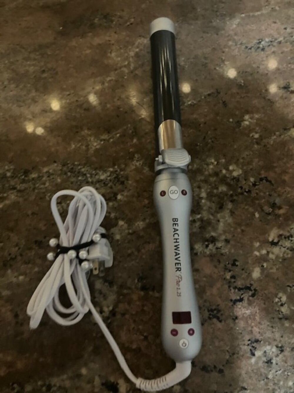 BEACHWAVER® PRO 1.25 DUAL VOLTAGE ROTATING CURLING IRON USED TWICE!! - Picture 5 of 11